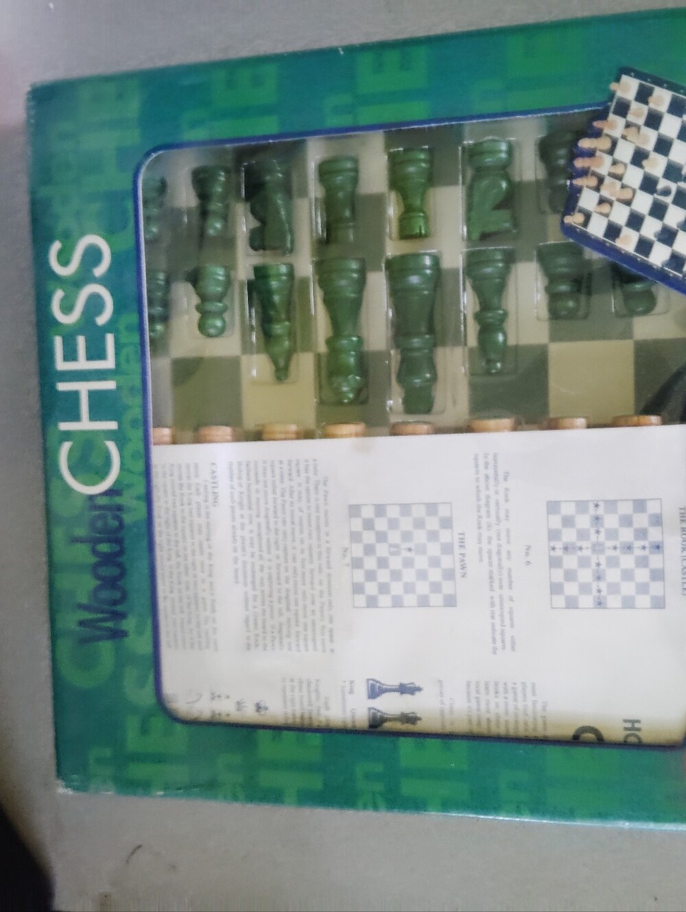 Vintage Wooden Wood Chess Set Game Green & Ivory Pieces Y2K - Picture 4 of 4